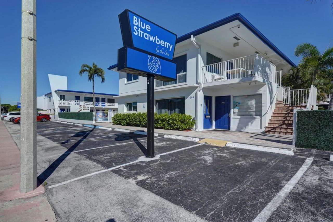 Blue Strawberry By The Sea Hotel Lauderdale-by-the-Sea Buitenkant foto