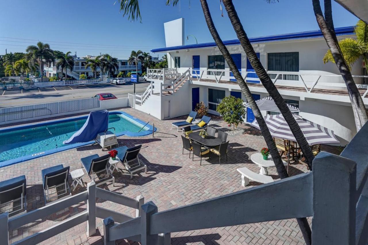 Blue Strawberry By The Sea Hotel Lauderdale-by-the-Sea Buitenkant foto